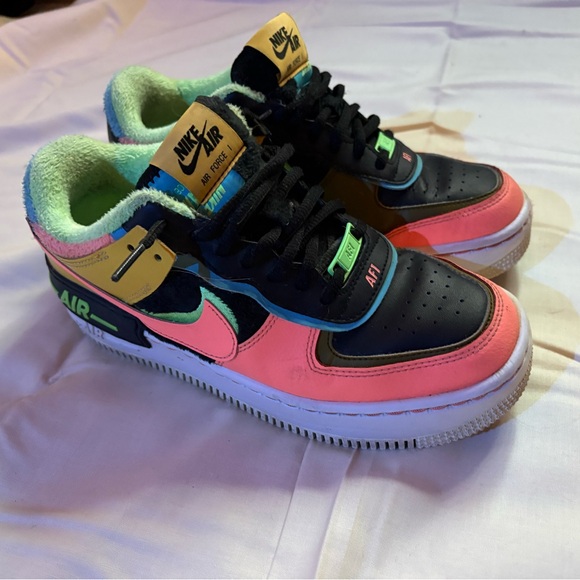 Nike Low-Top Sneakers — Pink, Black, Yellow, Teal Accents - Picture 6 of 6